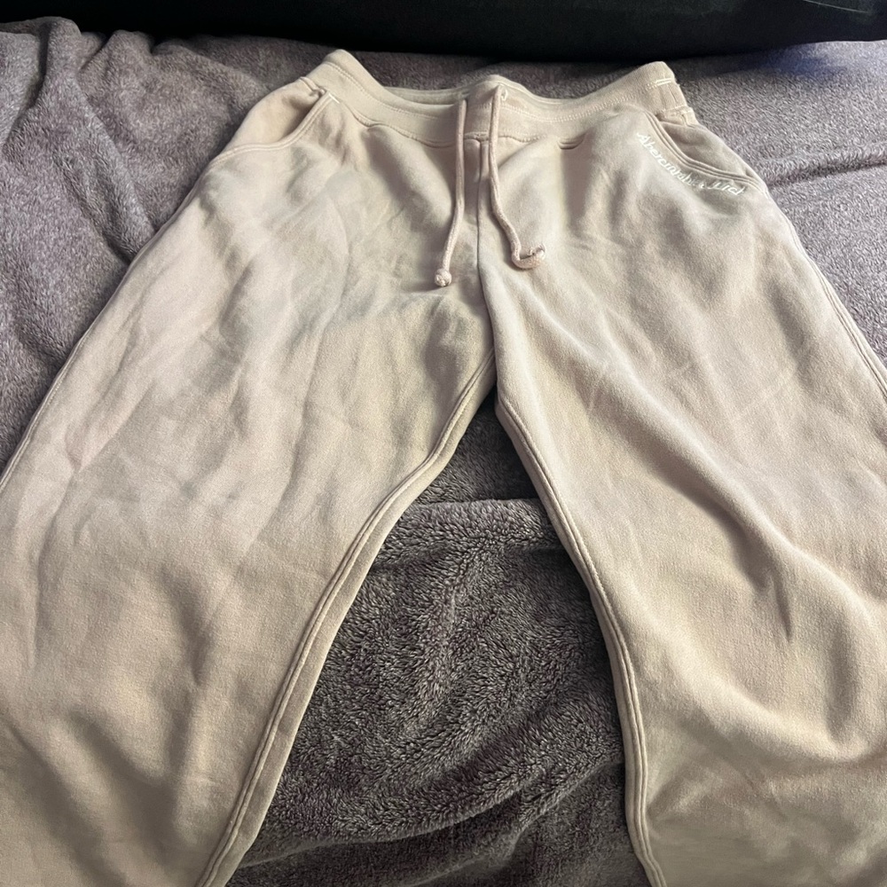 Abercrombie & Fitch pink soft a & f bottoms - Picture 3 of 8